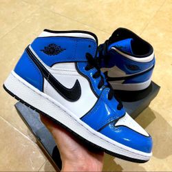 Sign blue jordan 1 Mid