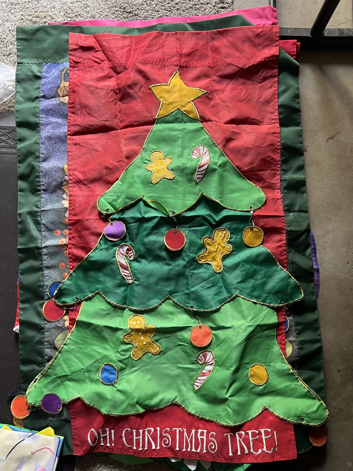 9 Holiday Decorative Outdoor Flags