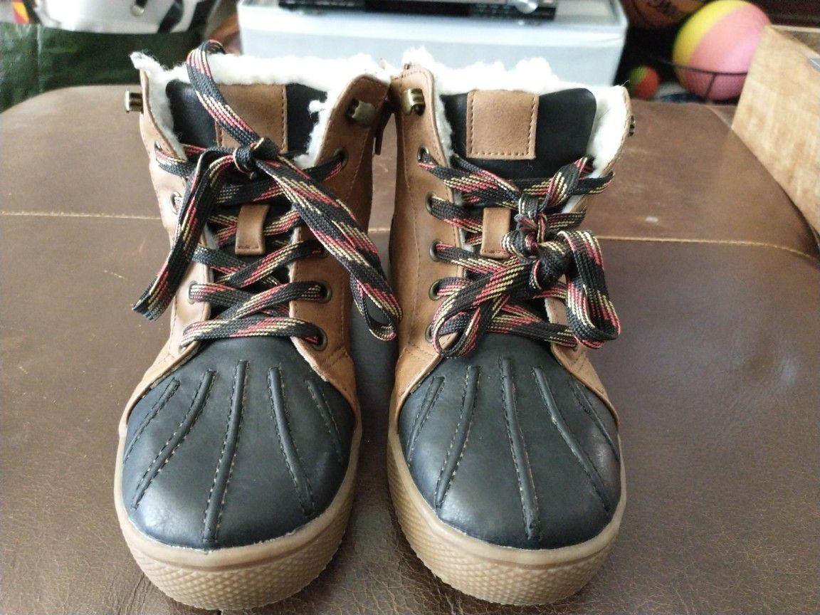 CAT & JACK boots Boys or Girls Size 1 Youth
