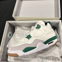 Jordan 4 SB Pine Green Sz 9.5