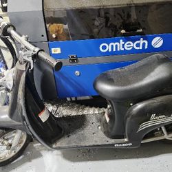 Razor Retro Scooter Moped