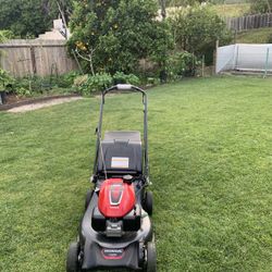 HONDA SELF PROPELLED LAWNMOWER 