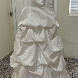 David’s Bridal Spaghetti Strap Layered A-Line Ruffle Wedding Dress with Crinoline Underskirt slip Size 6