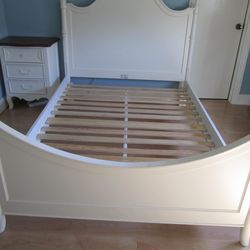 Bedroom set $1,000 OBO - Stanley Young America Ma Marie