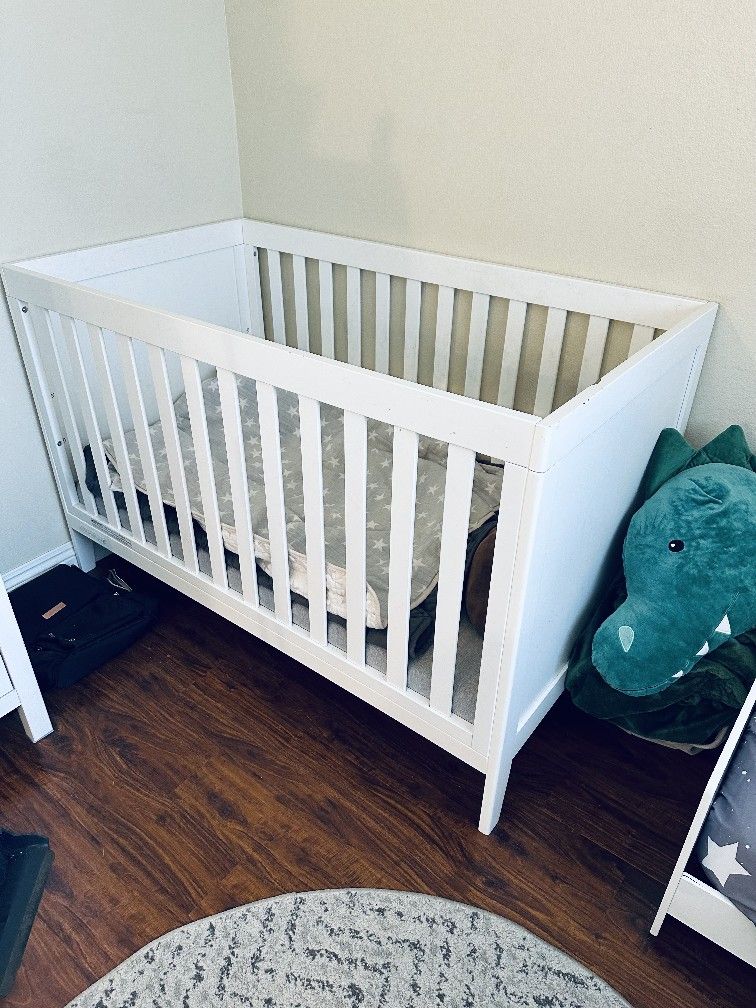 Baby Crib And Mattress 