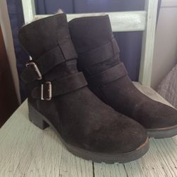 #Women's Black Size 6 #BOOTS 