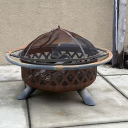 Outdoor Fire Pit (Extra Large) Great Condition