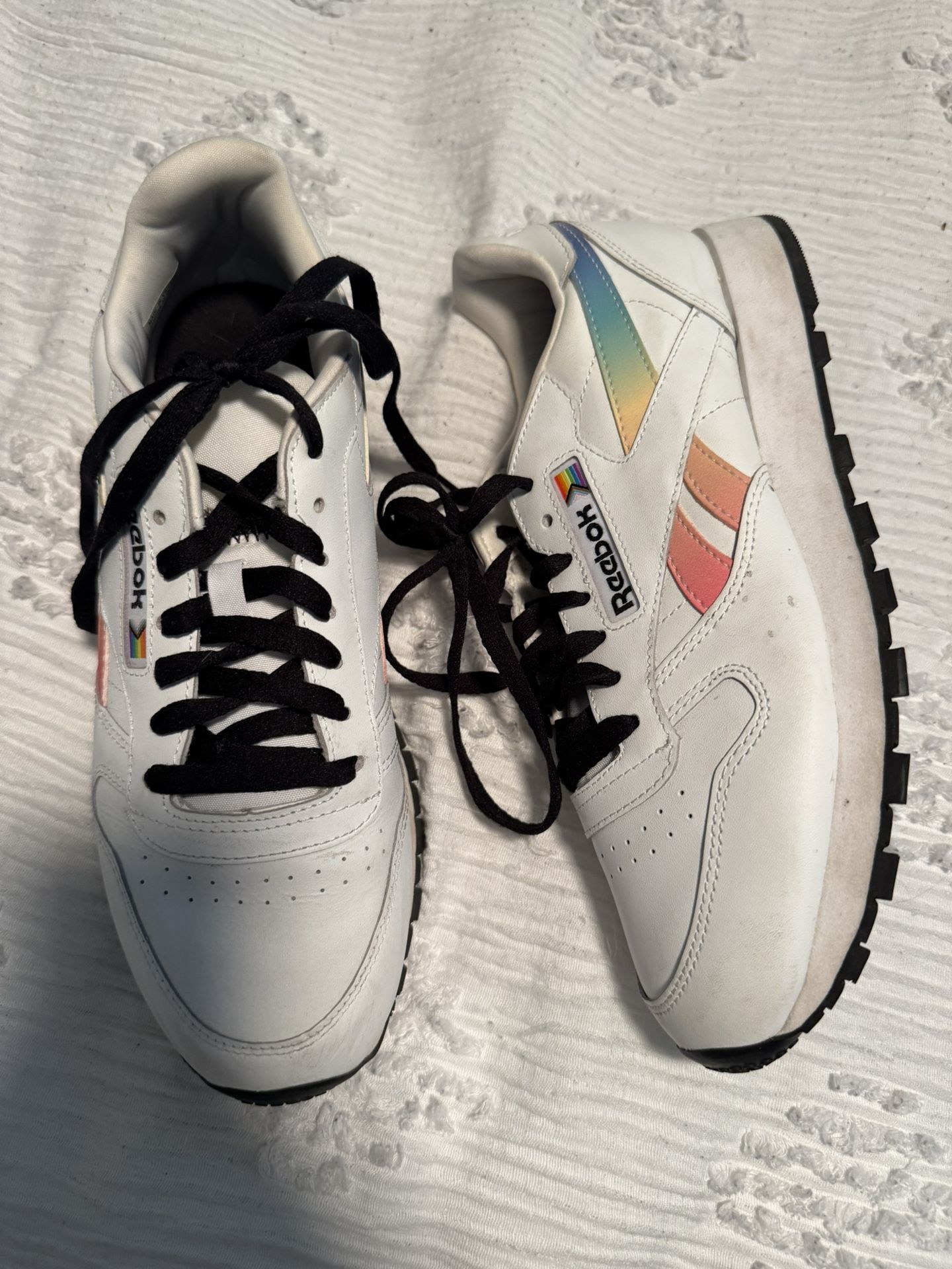 Reebok Size 8 Tennis Shoe