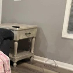 2 end tables/ night stands