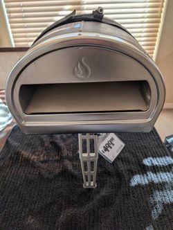 New Gozney Roccbox Wood fired pizza oven , oven never used