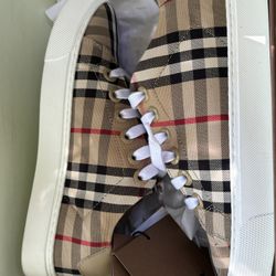 Burberry Women Shoes Size 5.5