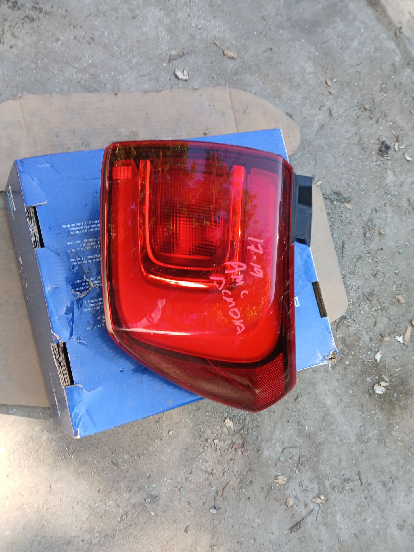 2017-2019 GMC Acadia Taillight RH