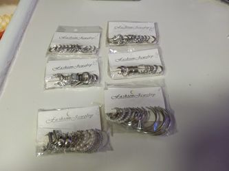 Fashion Earrings 5.oo Pk 6 In A Pk