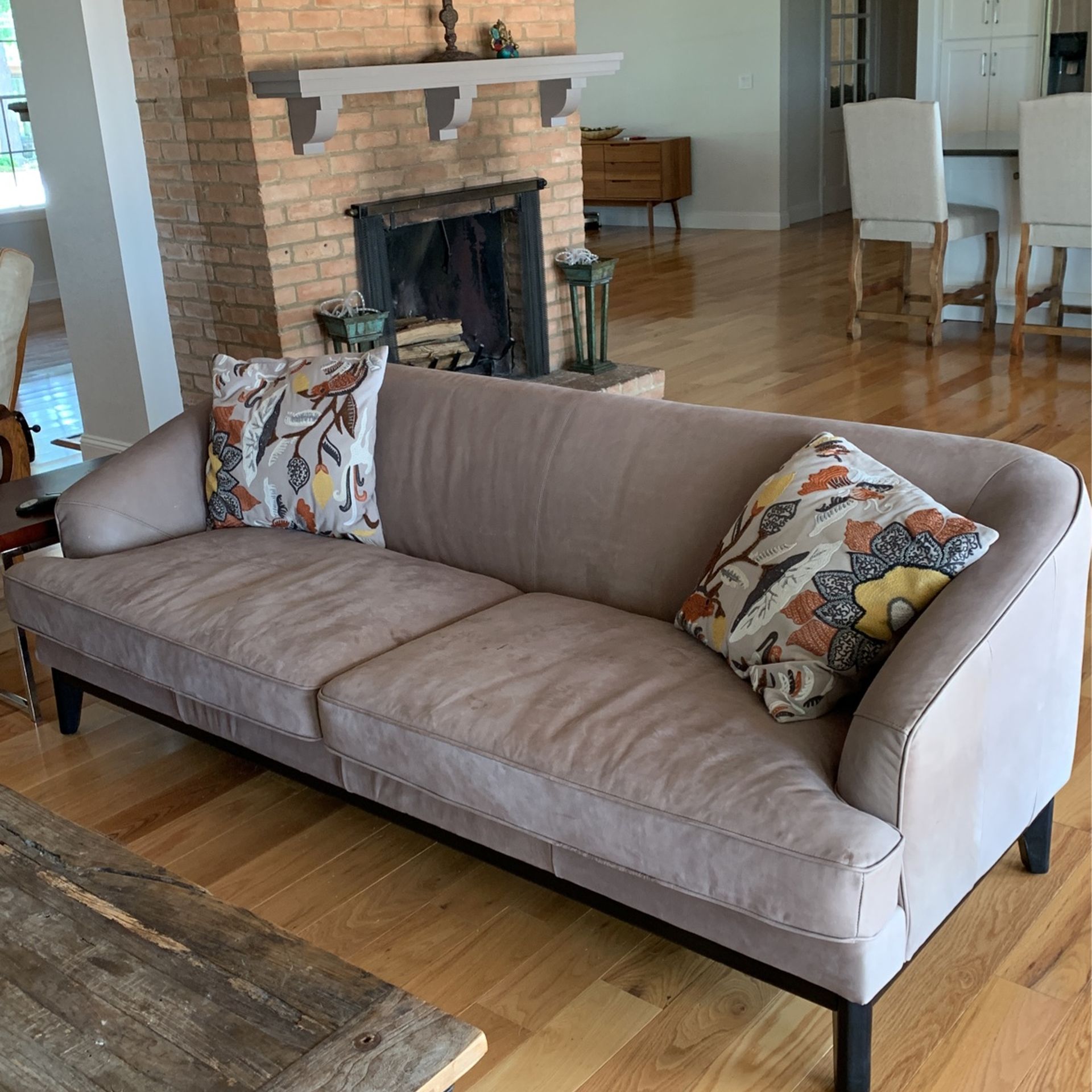 World Interiors Portlando Light Gray / Java Sofa Couch