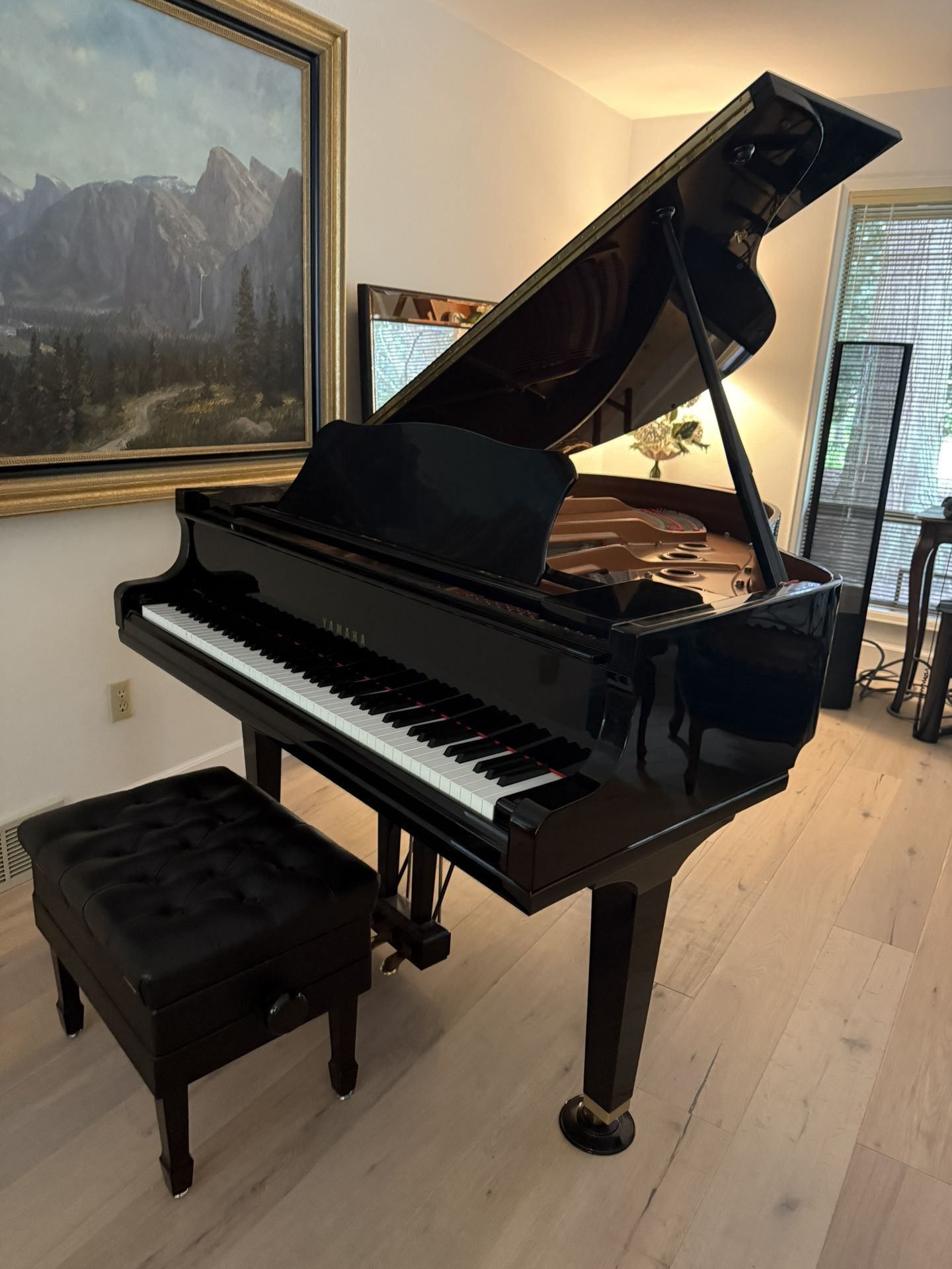 Yamaha Model GC1 Ebony Baby Grand