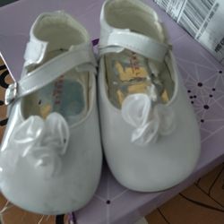 Little Girl White Shoes Size 6