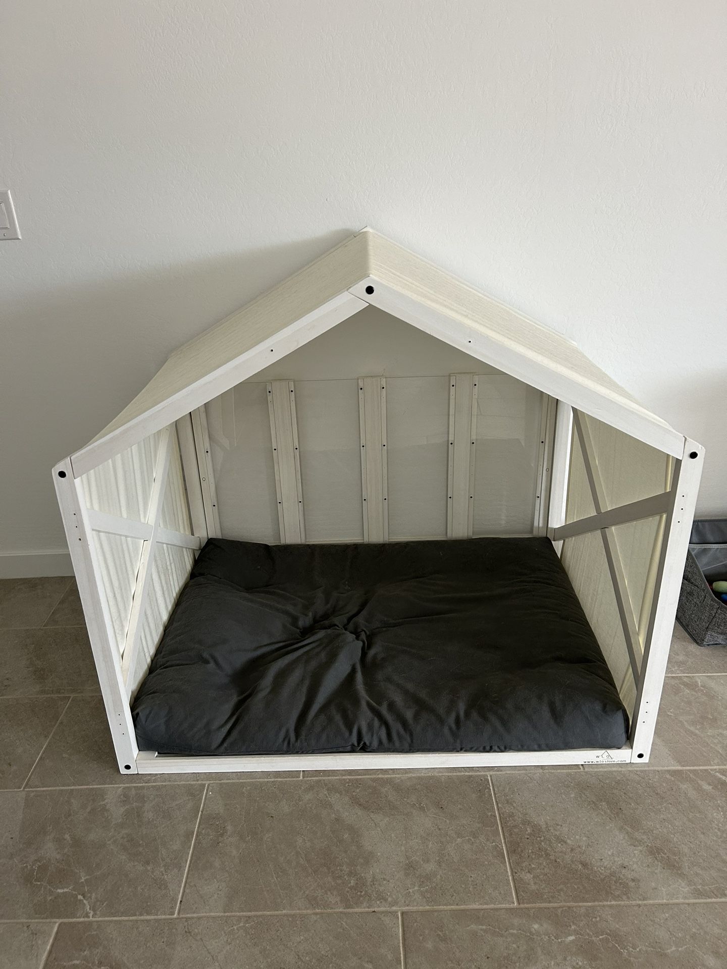 Dog House W Bed & Bed Cover