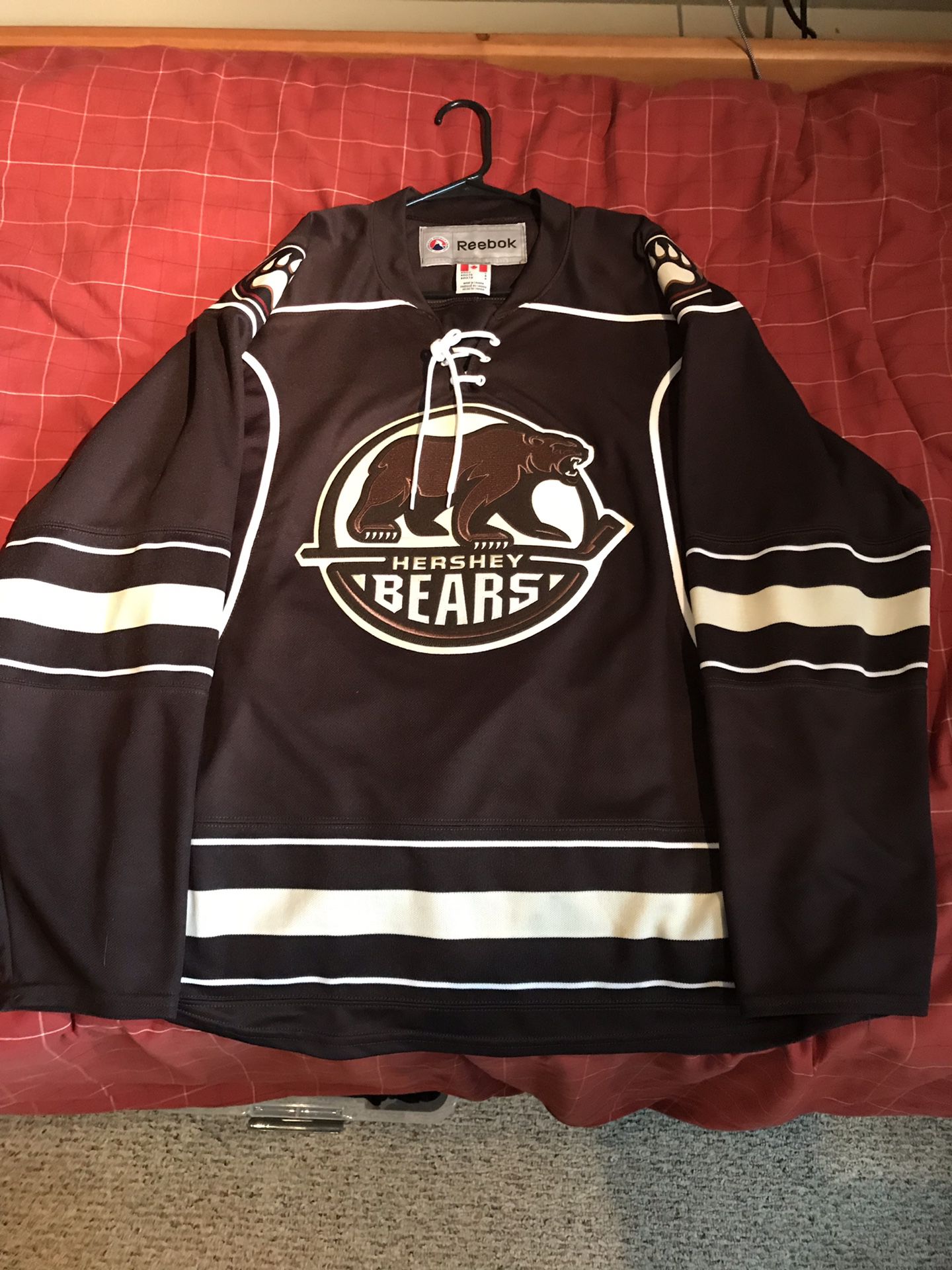 Hershey Bears Hockey Jersey (Holtby signature)