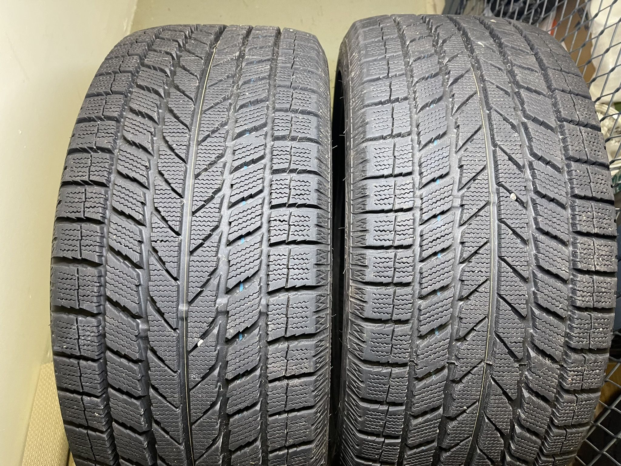 Toyo Observe Grit KX Winter Tiers 245/40/r19 pic up only 60089, like new.