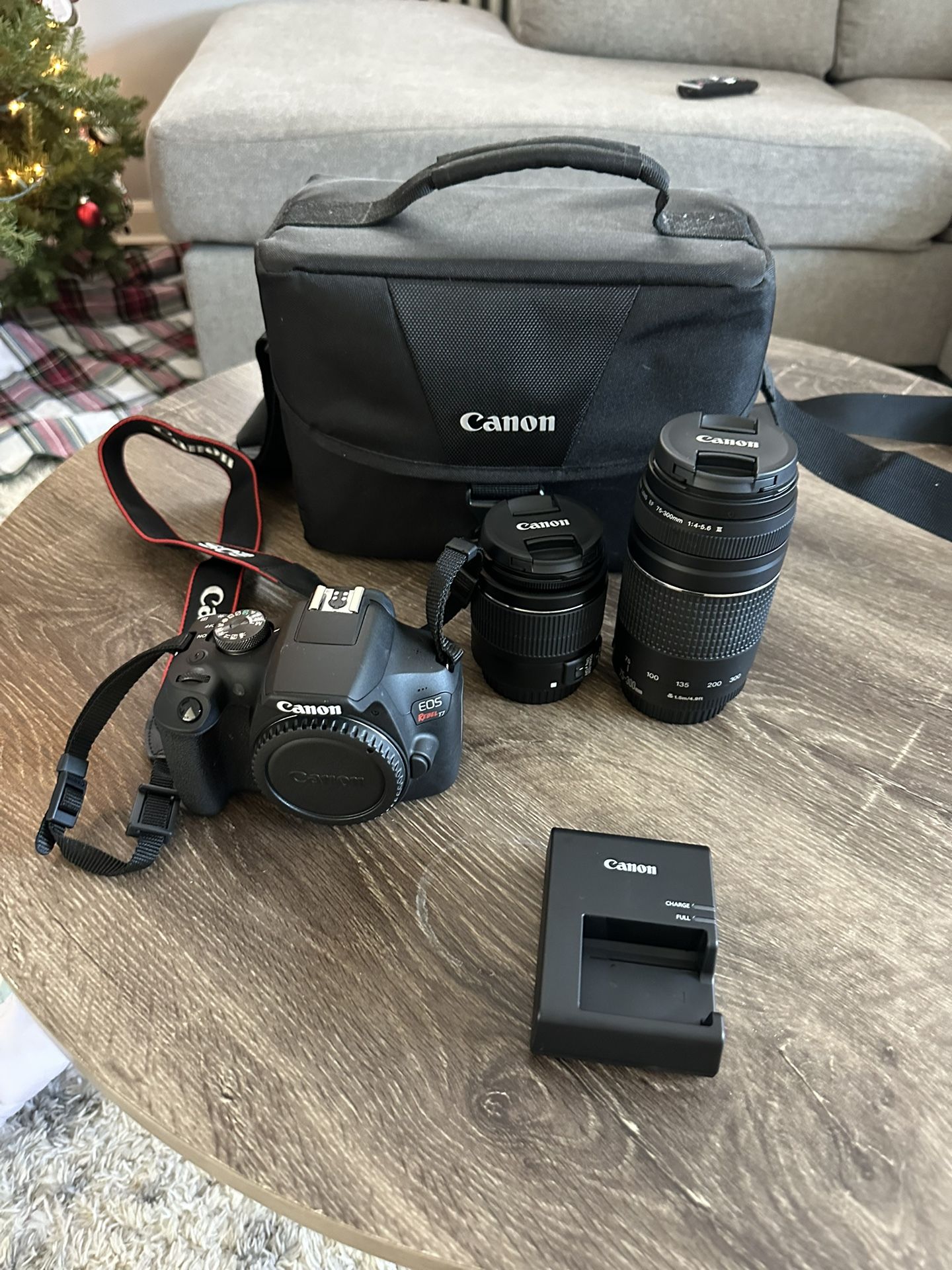 Canon T7 kit Model #DS126741