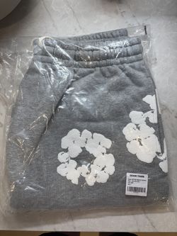DENIM SHORTS COLOR WHITE ON GREY (LARGE)