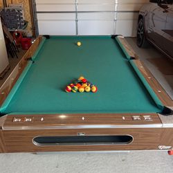 Pool Table With Accesories
