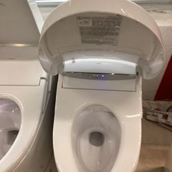 Toto G5A New In The Box With Remote Control Washlet Toilet Combo Smart With Auto Open Close Seat Tornado Flush System Tankless Ready For Pick Up Today