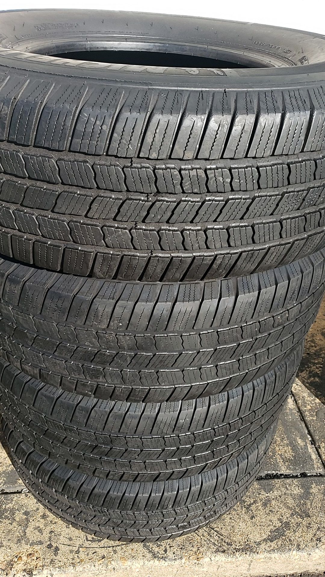 Four matching Michelin tires for sale 265/70/17