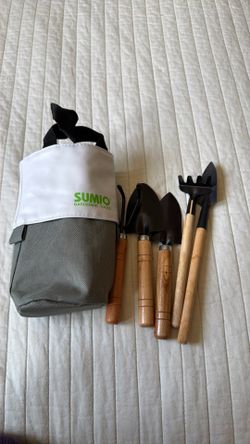 Tiny gardening set