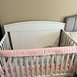 Baby Crib with new mattress 