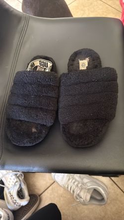 Ugg Slippers Size 6