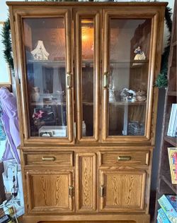 China Hutch (lighted)