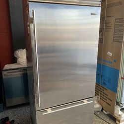 Sub Zero 36 Inch Built In Bottom Freezer Refrigerator 