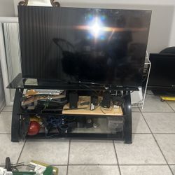 55 Hinches  New Model Tv No Remote C