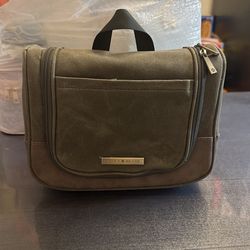 Lucky Brand - Mens Toiletry Bag  New Olive Color 