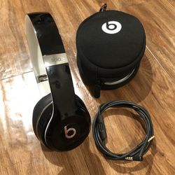 Beats by Dr. Dre Solo2 Wired On-Ear Headphones with wire and case