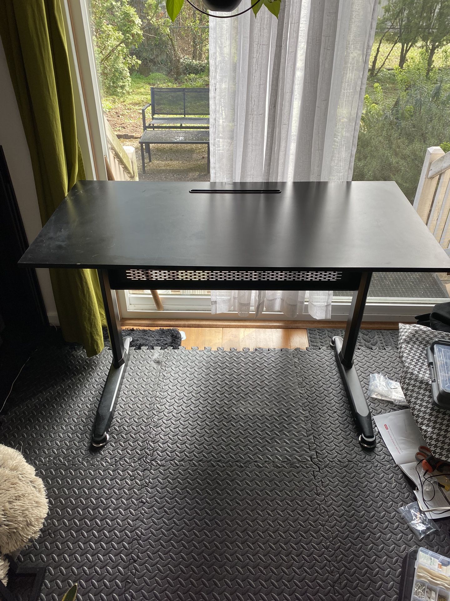 Available! Manual Adjustable Height Desk (near SE 60th & Flavel)