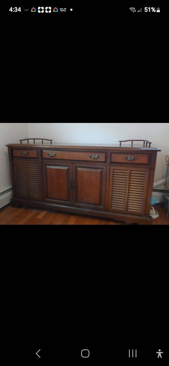 Stereo, Radio. Plays Vinal Records. Great Condition!
