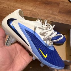 Soccer cleats