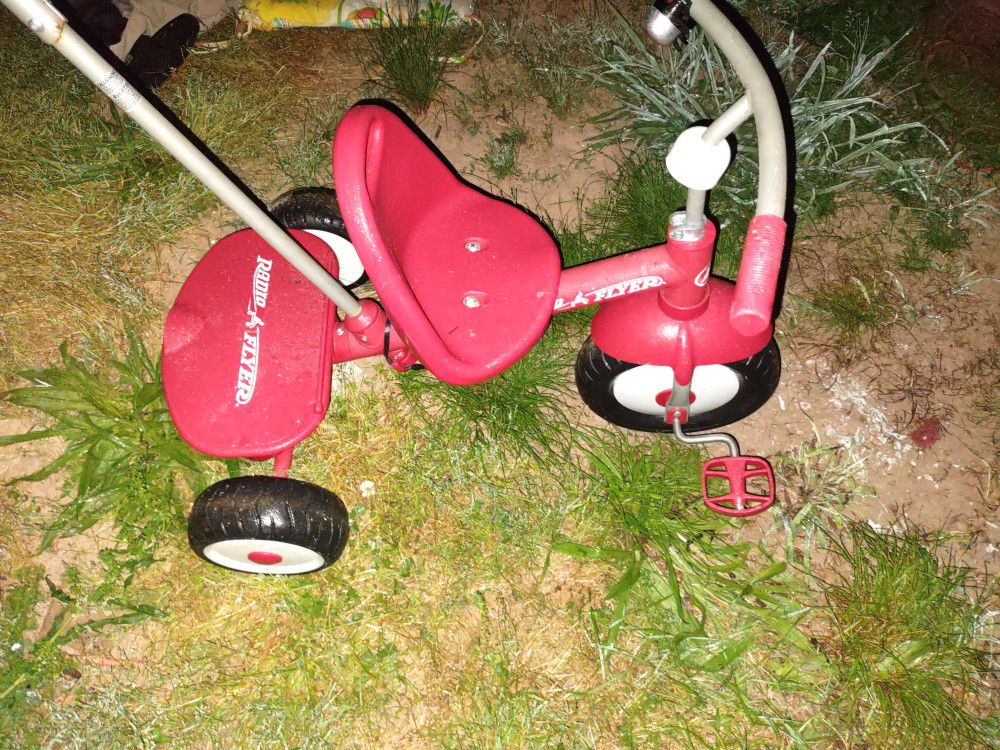 Parent Approved And Guarantee Radio Flyer Tricycle With Safety Handle