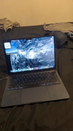2026 Apple MacBook Air with an M5 chip 16 GB of memory 512 GB of storage