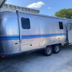 2007 Airstream 28’ Classic Excella Rv Travel Trailer