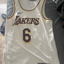 LeBron Lakers jersey 