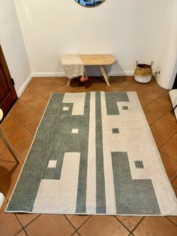 Ruggable 5x7 Green and Cream Pattern Rug