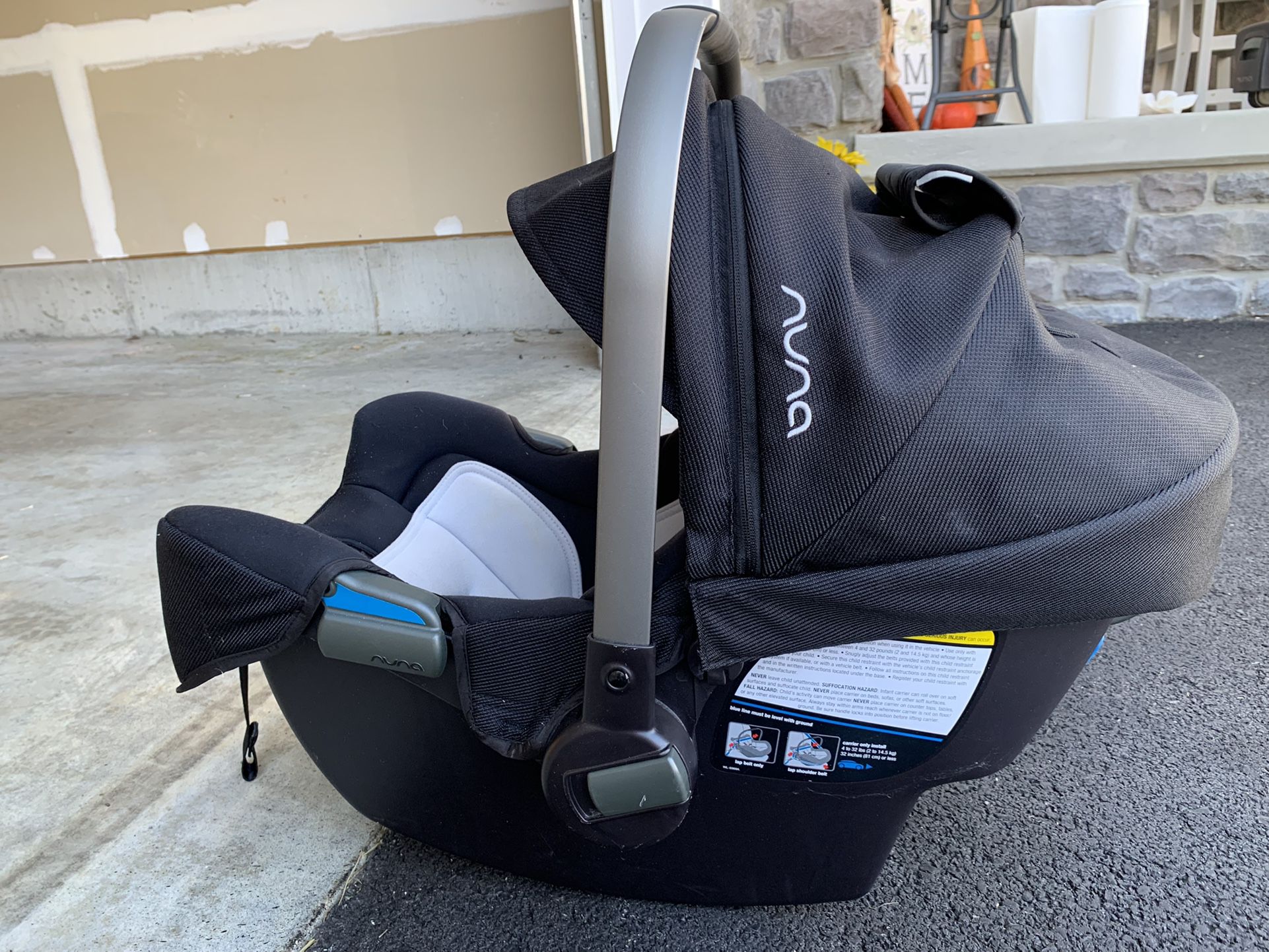 Nuna Pipa Baby Car seat with Base