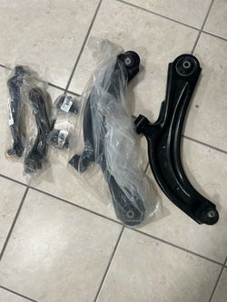 2015 Nissan Sentra Front Control Arm Kit (K622159 / K622160)