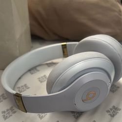 BEATS STUDIO BY APPLE
