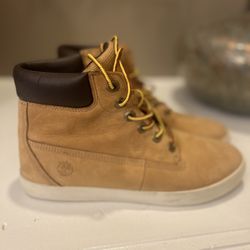 Women’s Timberland High Top Shoes 