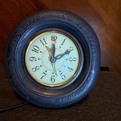 B.F. Goodrich vintage Silvertown Lifesaver Radial Tire Advertising clock 