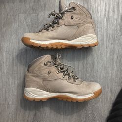 Columbia Hiking Shoes Size 7.5